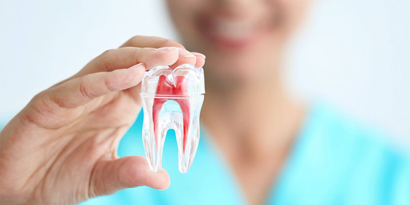 Kanal Tedavisi Nedeniyle Rengi Değişen Dişlerin Beyazlatılması Mümkün Mü?